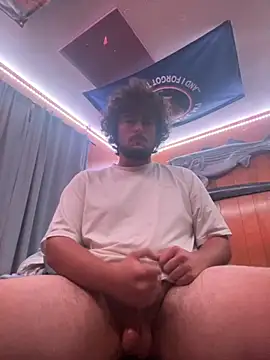 Snapshot of ThomasL4187 chatting on 10-15-25, 01:37 ThomasL4187 online show from 10-15-25, 01:37