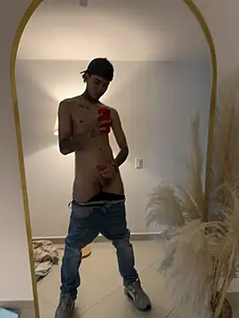 samm4044 online show from 04-26-26, 08:28