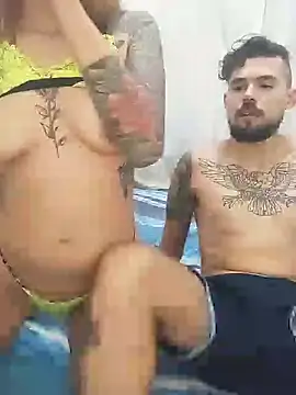 parejajuguetona420 online show from 04-26-26, 02:42