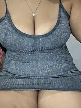 Snapshot of jadeamourim__ chatting on 05-27-26, 01:37 jadeamourim online show from 05-27-26, 01:37
