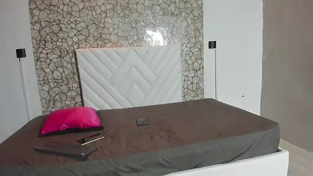 Red house 333 online show from 10-15-25, 04:55