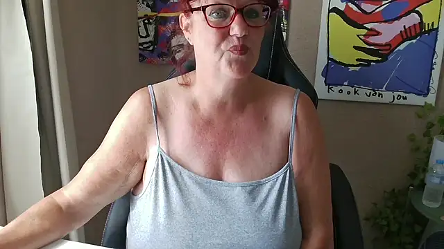 Snapshot of -Curvy- chatting on 05-29-26, 09:04 -Curvy- online show from 05-29-26, 09:04
