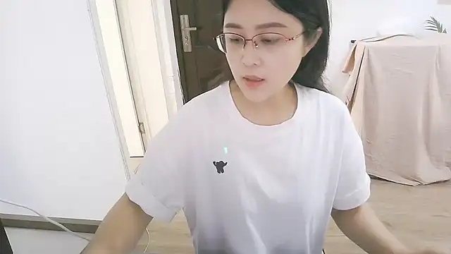 Snapshot of 98bunny chatting on 05-18-26, 02:55 98bunny online show from 05-18-26, 02:55