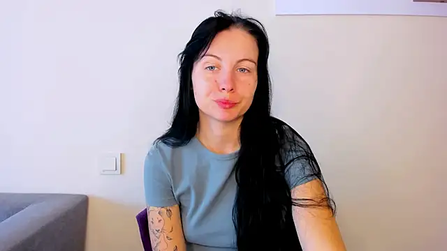 Elle Pearl  online show from 10-15-25, 06:11