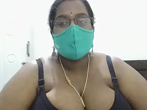 Snapshot of Reena-gowda chatting on 10-25-25, 01:45 Reena-gowda online show from 10-25-25, 01:45