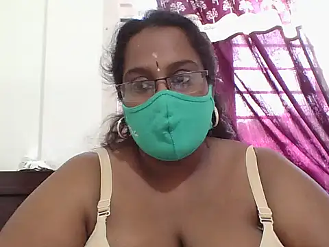 Snapshot of Reena-gowda chatting on 10-11-25, 09:32 Reena-gowda online show from 10-11-25, 09:32