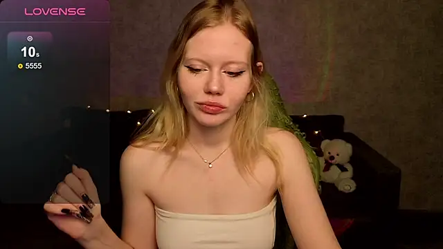 Snapshot of Wendy_228 chatting on 10-14-25, 01:17 Wendy 228 online show from 10-14-25, 01:17