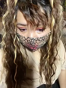 Snapshot of xoxLILxMELOxox chatting on 10-10-25, 04:30 xoxLILxMELOxox online show from 10-10-25, 04:30