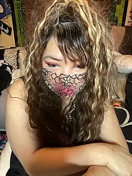 Snapshot of xoxLILxMELOxox chatting on 10-14-25, 05:52 xoxLILxMELOxox online show from 10-14-25, 05:52