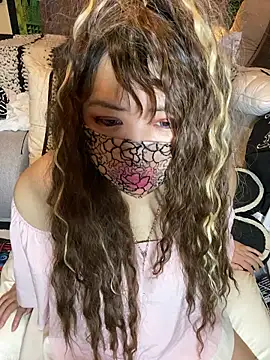 Snapshot of xoxLILxMELOxox chatting on 10-13-25, 11:45 xoxLILxMELOxox online show from 10-13-25, 11:45