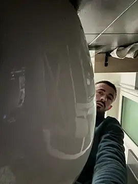 Snapshot of mario231197 chatting on 02-04-26, 12:16 mario231197 online show from 02-04-26, 12:16