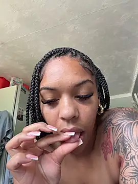 Snapshot of Regina69slut chatting on 05-30-26, 10:43 Regina69slut online show from 05-30-26, 10:43