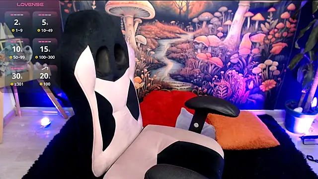 LunaBunny8 online show from 11-04-25, 01:20