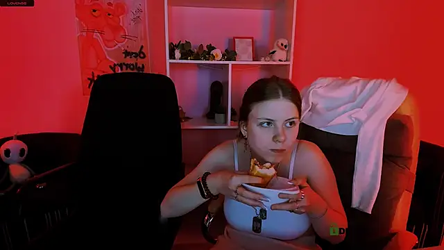 Snapshot of foxy_tease_ chatting on 09-18-25, 12:35 foxy tease online show from 09-18-25, 12:35