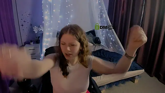 Snapshot of foxy_tease_ chatting on 10-26-25, 11:27 foxy tease online show from 10-26-25, 11:27