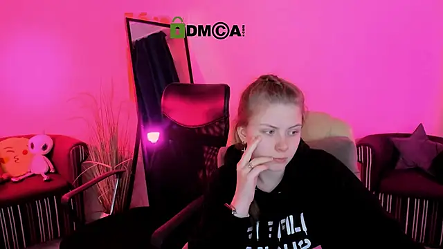 Snapshot of foxy_tease_ chatting on 10-13-25, 01:07 foxy tease online show from 10-13-25, 01:07