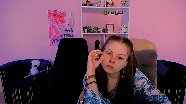 Snapshot of foxy_tease_ chatting on 09-19-25, 11:09 foxy tease online show from 09-19-25, 11:09