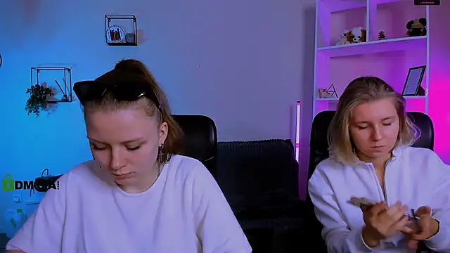 Snapshot of foxy_tease_ chatting on 11-09-25, 09:57 foxy tease online show from 11-09-25, 09:57