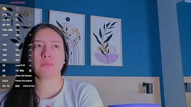 SarahMiler  online show from 10-20-25, 11:44