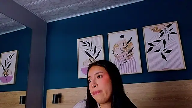 SarahMiler  online show from 12-01-25, 07:48