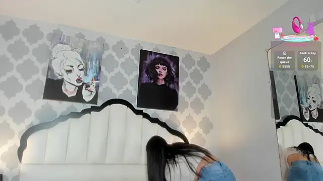 SarahMiler  online show from 10-31-25, 07:43