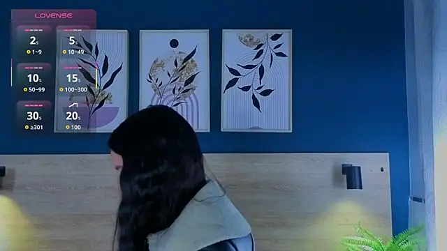 SarahMiler  online show from 10-24-25, 11:42