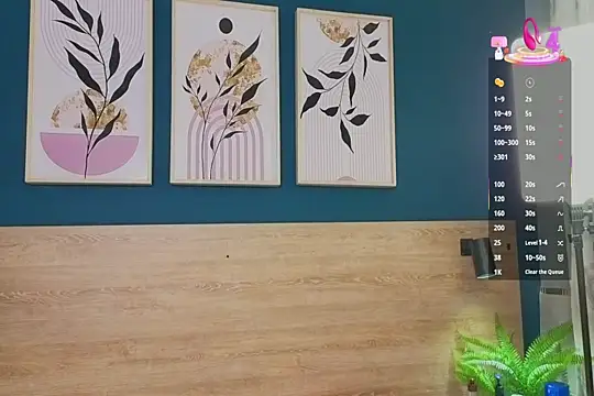 SarahMiler  online show from 10-01-25, 11:47