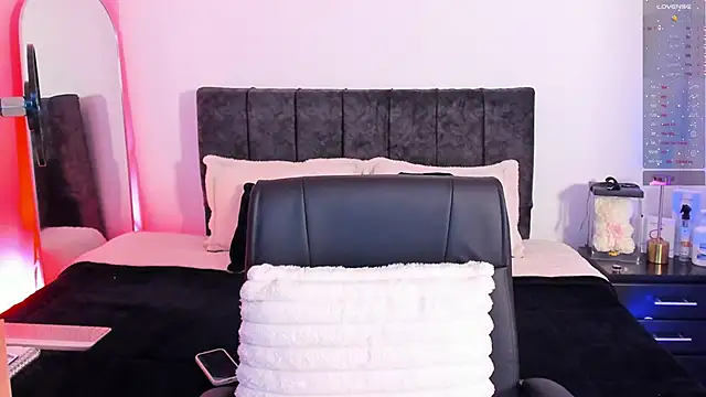 Snapshot of Taylormaxwell chatting on 02-16-26, 08:07 Taylormaxwell online show from 02-16-26, 08:07