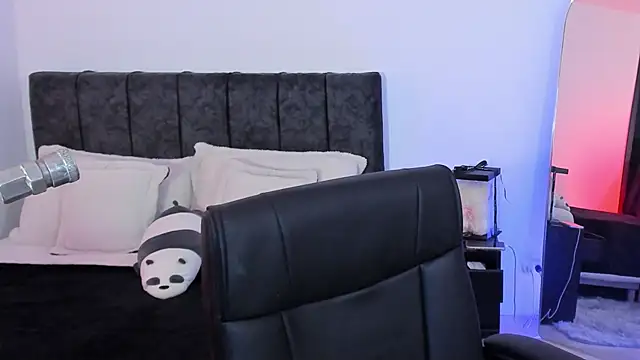 Snapshot of Taylormaxwell chatting on 02-27-26, 09:25 Taylormaxwell online show from 02-27-26, 09:25