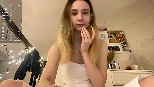 Snapshot of DanaCore chatting on 09-21-25, 04:34 DanaCore online show from 09-21-25, 04:34