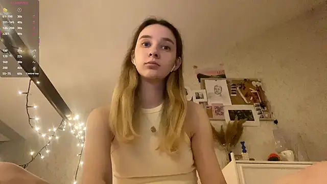 Snapshot of DanaCore chatting on 09-17-25, 06:43 DanaCore online show from 09-17-25, 06:43