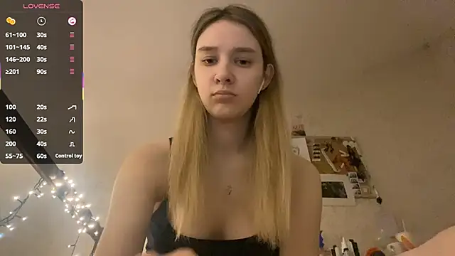Snapshot of DanaCore chatting on 10-18-25, 07:38 DanaCore online show from 10-18-25, 07:38