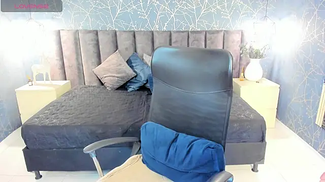 VictoriaaBlair online show from 03-11-26, 12:10