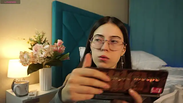 ywixos online show from 11-23-25, 03:22