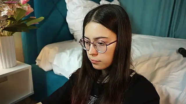 ywixos online show from 12-18-25, 02:32