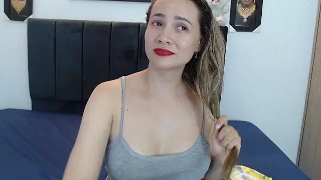 Snapshot of cieloDal chatting on 10-11-25, 05:08 cieloDal online show from 10-11-25, 05:08