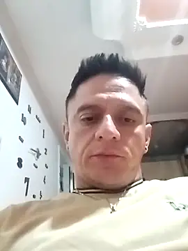 Snapshot of leon8013A chatting on 11-14-25, 01:42 leon8013A online show from 11-14-25, 01:42