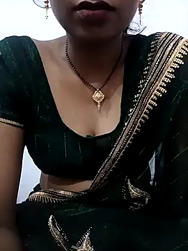 Snapshot of priiyafuun chatting on 10-13-25, 04:52 priiyafuun online show from 10-13-25, 04:52