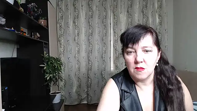 Snapshot of Illusionq chatting on 10-21-25, 04:56 Illusionq online show from 10-21-25, 04:56