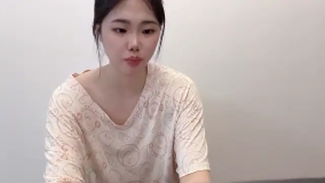 Snapshot of suki-1 chatting on 04-18-26, 07:58 suki-1 online show from 04-18-26, 07:58