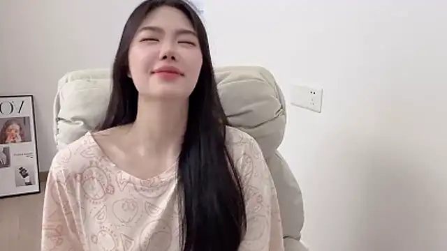 Snapshot of suki-1 chatting on 04-19-26, 10:05 suki-1 online show from 04-19-26, 10:05