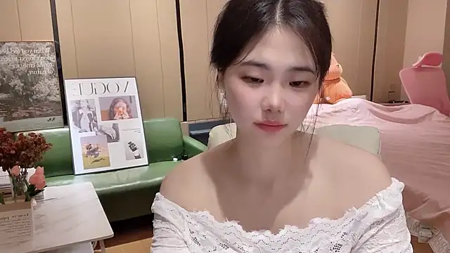 Snapshot of suki-1 chatting on 09-26-25, 08:32 suki-1 online show from 09-26-25, 08:32