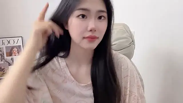 Snapshot of suki-1 chatting on 06-18-26, 08:57 suki-1 online show from 06-18-26, 08:57