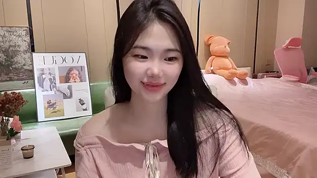 Snapshot of suki-1 chatting on 09-30-25, 05:35 suki-1 online show from 09-30-25, 05:35
