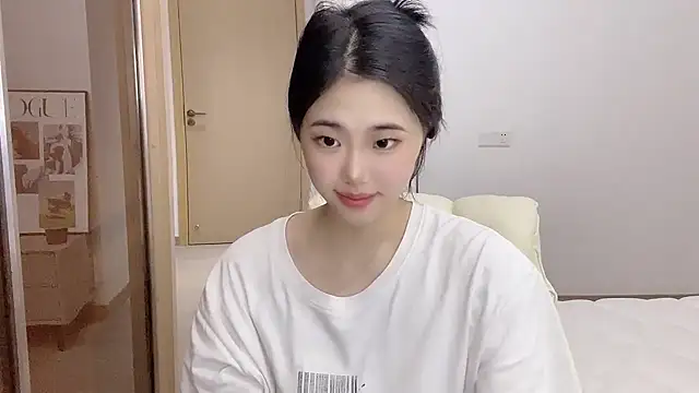 Snapshot of suki-1 chatting on 10-17-25, 03:25 suki-1 online show from 10-17-25, 03:25