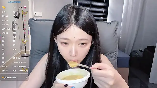 NiNi-baby520 online show from 10-08-25, 07:32