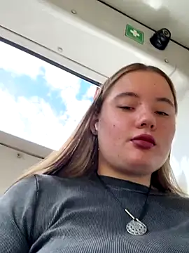 Snapshot of StephanieMur chatting on 09-21-25, 06:07 StephanieMur online show from 09-21-25, 06:07