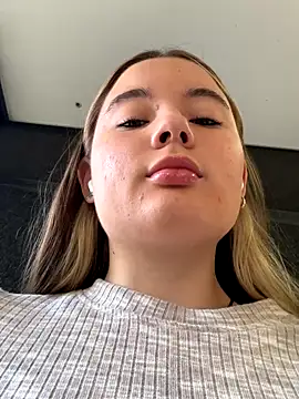 Snapshot of StephanieMur chatting on 09-12-25, 04:56 StephanieMur online show from 09-12-25, 04:56