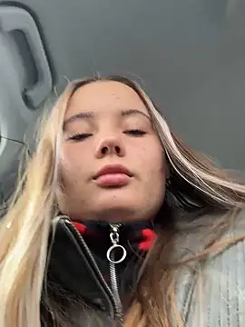 Snapshot of StephanieMur chatting on 10-07-25, 04:24 StephanieMur online show from 10-07-25, 04:24