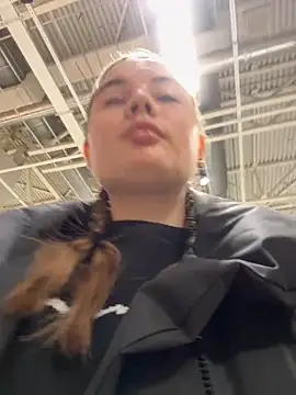 Snapshot of StephanieMur chatting on 09-30-25, 04:51 StephanieMur online show from 09-30-25, 04:51